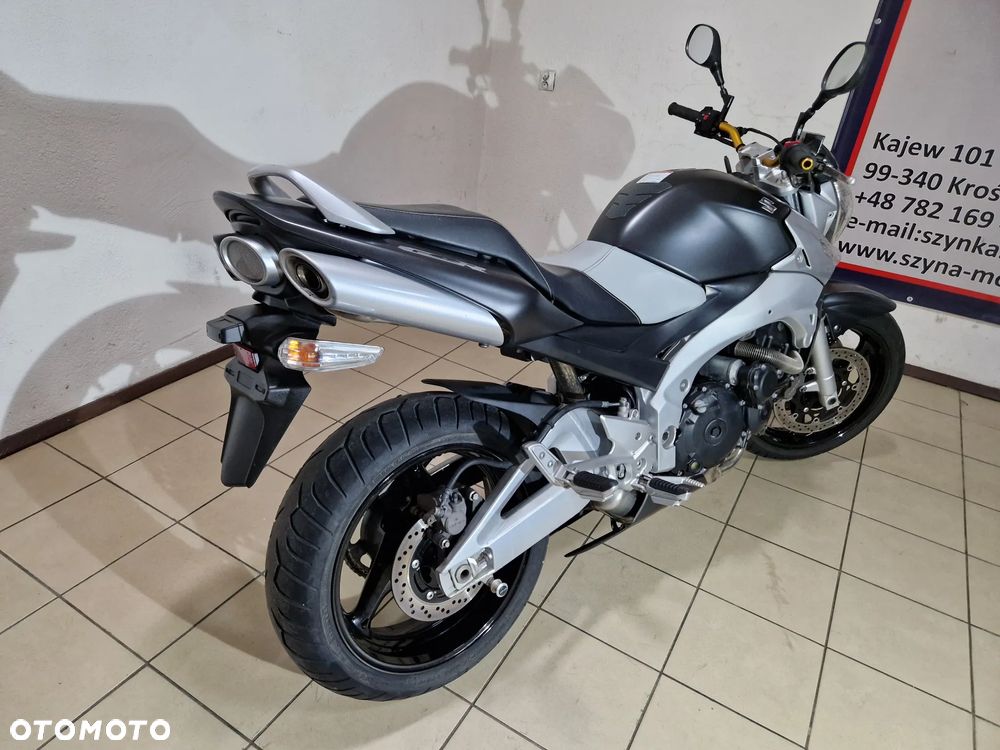 Suzuki GSR - 5