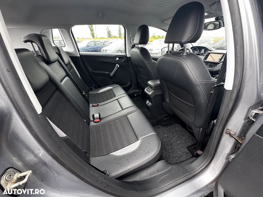 Peugeot 2008 1.6 e-HDi FAP STT Active - 17