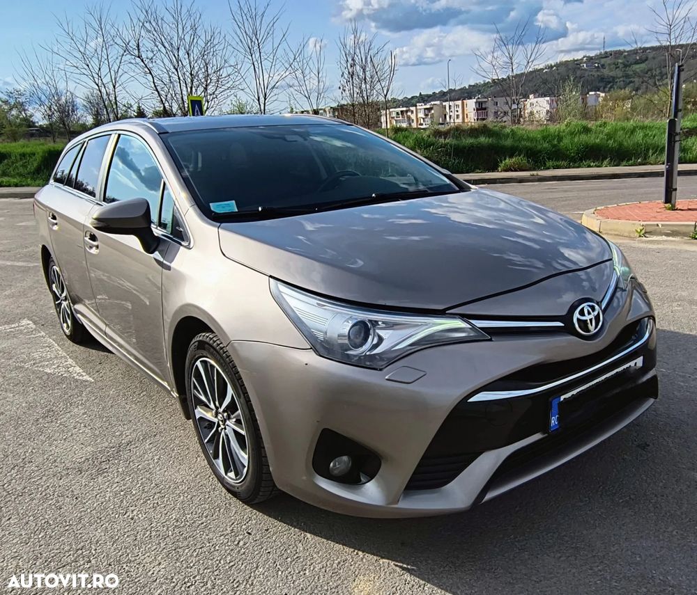 Toyota Avensis 1.6 D-4D Executive Terracotta - 6