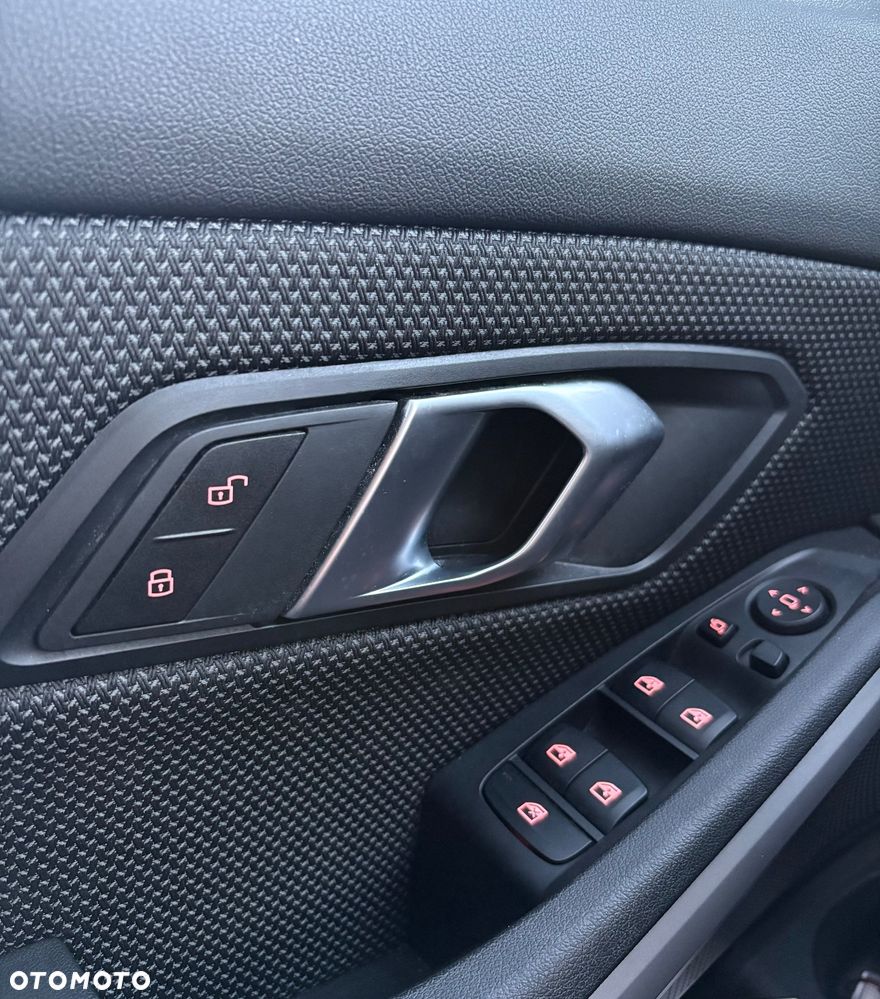 BMW Seria 3 318d Edition Luxury Line Purity - 15