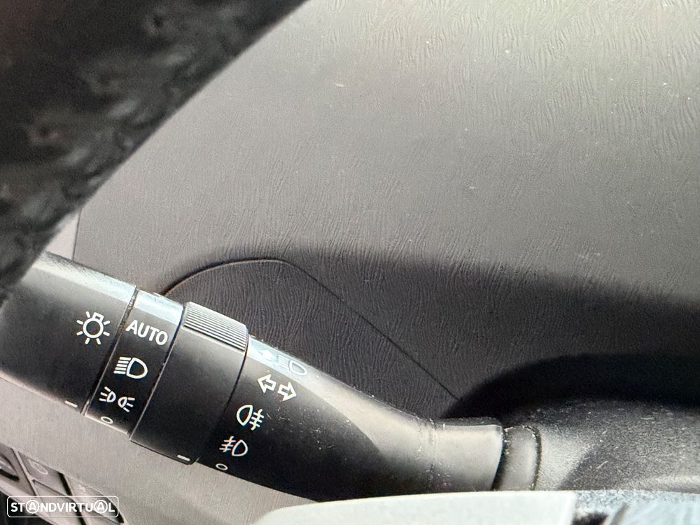 Toyota Prius 1.8 Premium +Pele+GPS+Solar - 23