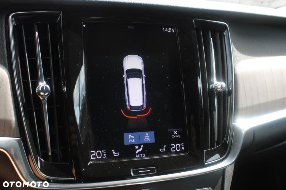 Volvo V90 Cross Country - 22