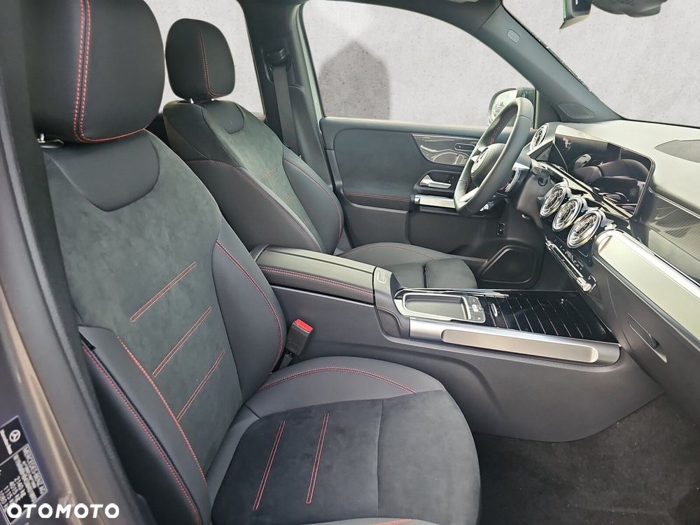 Mercedes-Benz GLB - 15