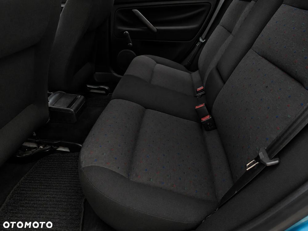 Volkswagen Passat 1.8 Comfortline - 14