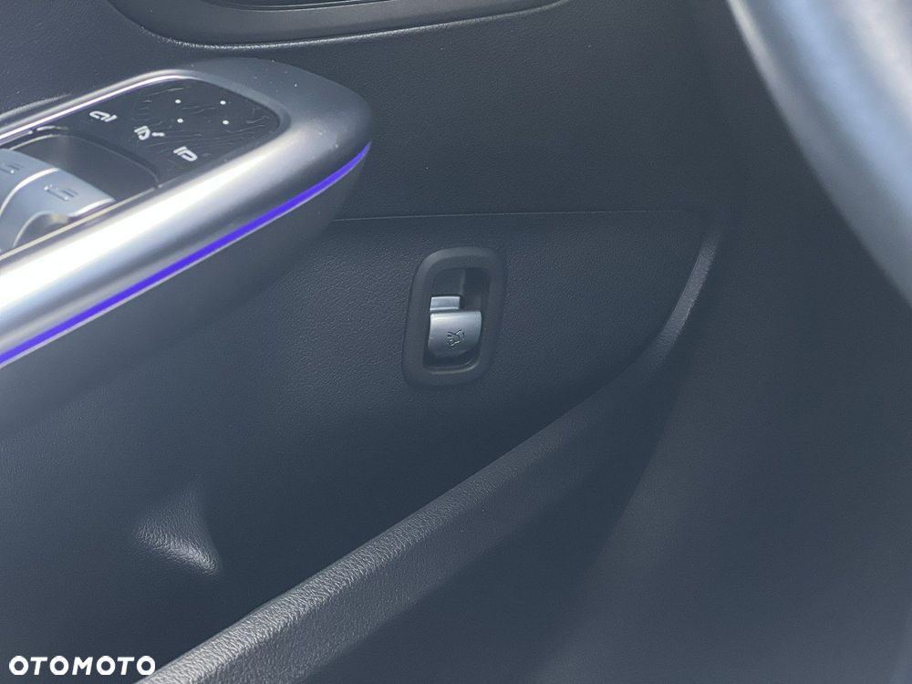 Mercedes-Benz Klasa C 180 mHEV Avantgarde - 29