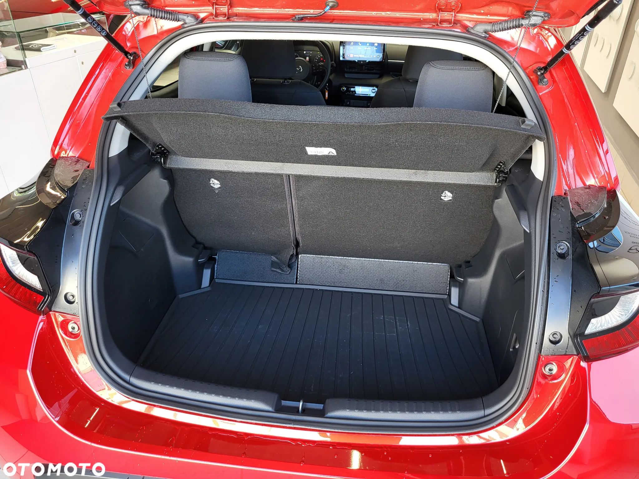 Mazda 2 Hybrid - 6