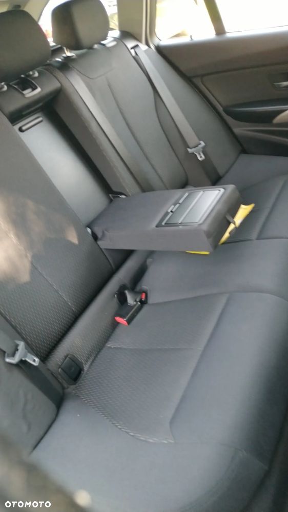 BMW Seria 3 320d xDrive - 29