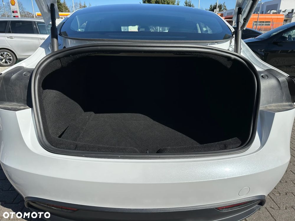 Tesla Model 3 - 7