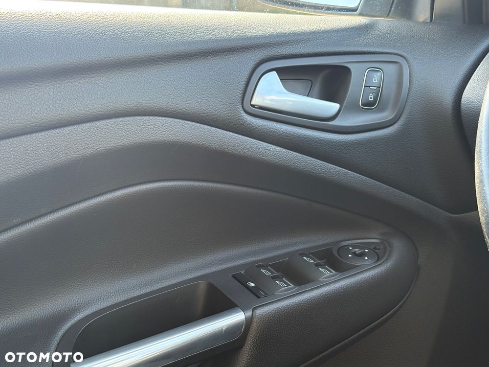 Ford Kuga 1.5 EcoBoost 2x4 Titanium - 17