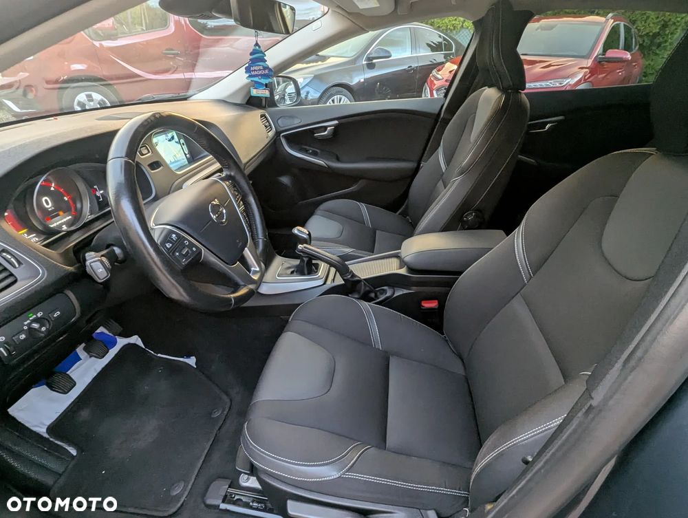 Volvo V40 D2 Momentum - 10