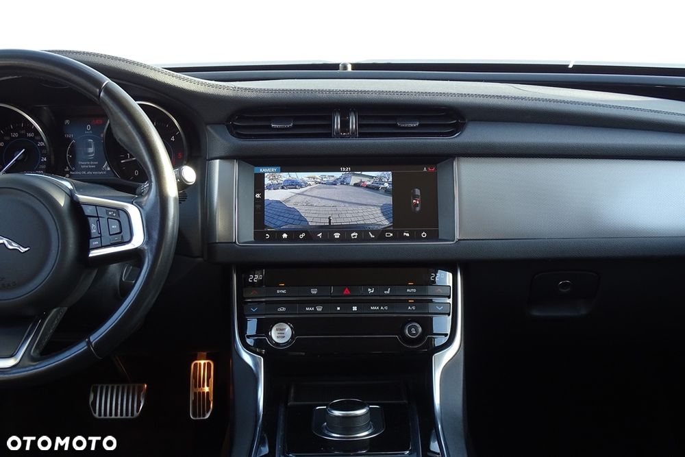 Jaguar XF 20d Prestige - 35