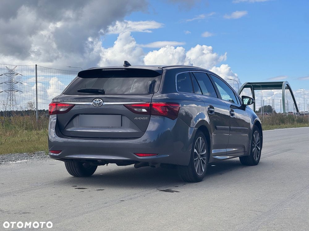 Toyota Avensis 2.0 D-4D Premium - 2