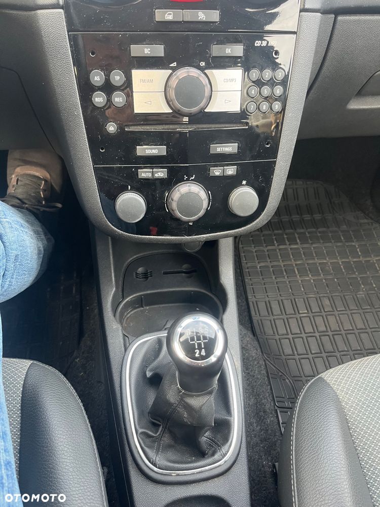 Opel Corsa 1.2 16V Cosmo - 26