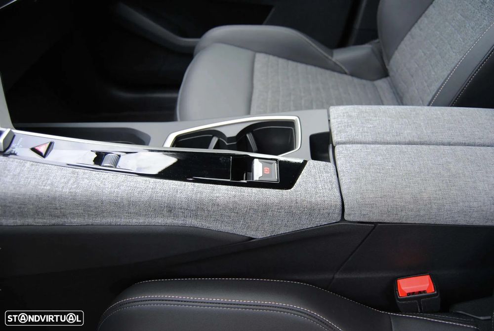 Peugeot 3008 1.2 Hybrid Allure e-DCS6 - 24