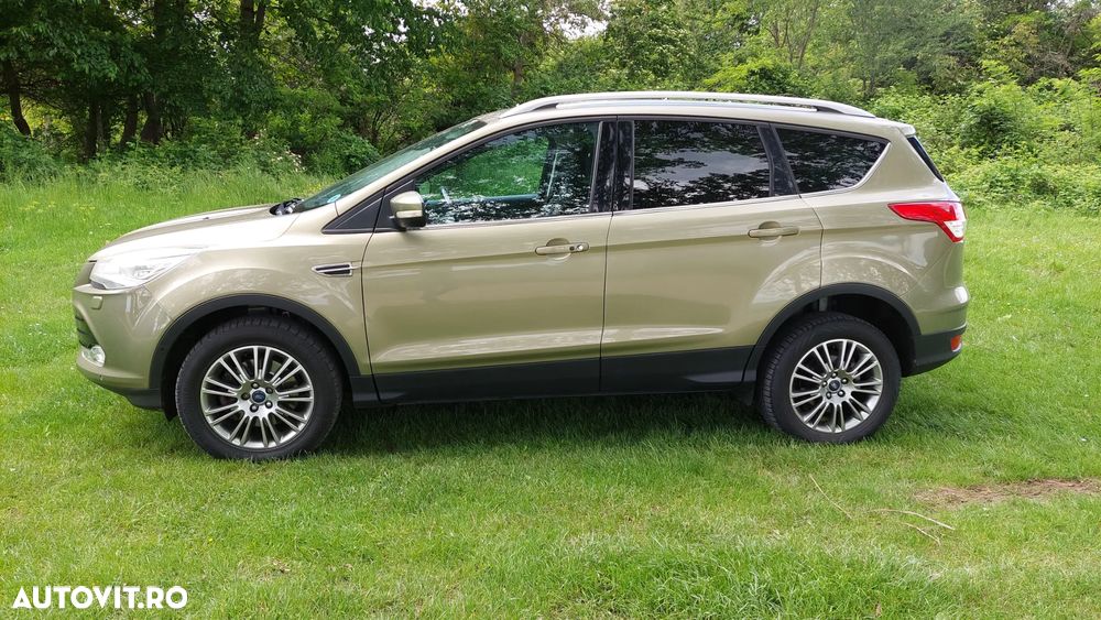 Ford Kuga 2.0 TDCi Powershift 4WD Titanium - 4