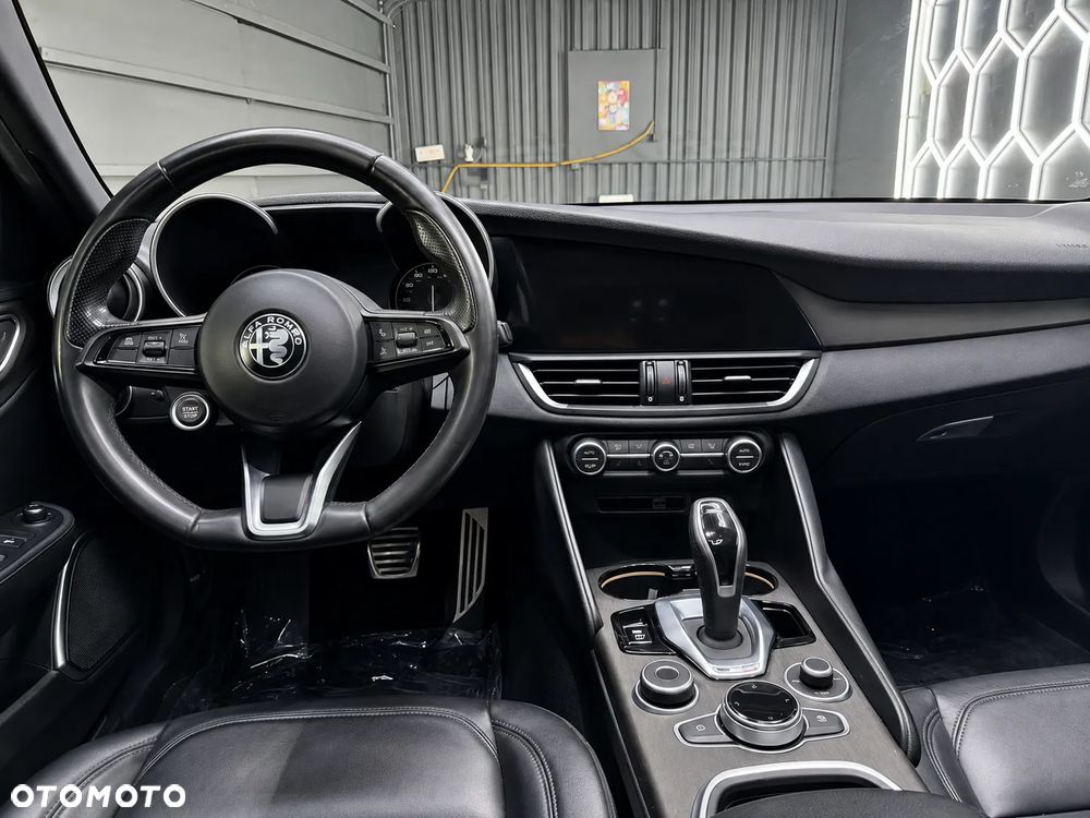 Alfa Romeo Giulia 2.0 Turbo TI Q4 - 15