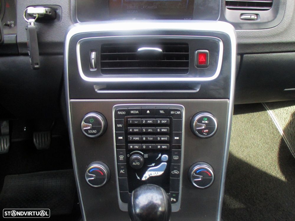 Volvo V60 DRIVe Momentum - 27