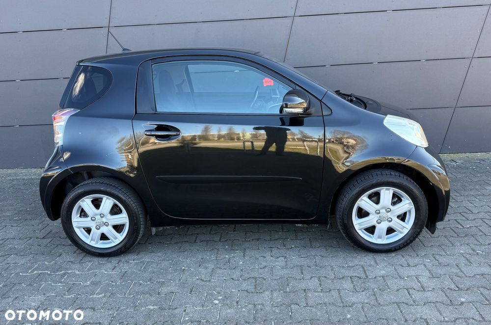 Toyota iQ - 9