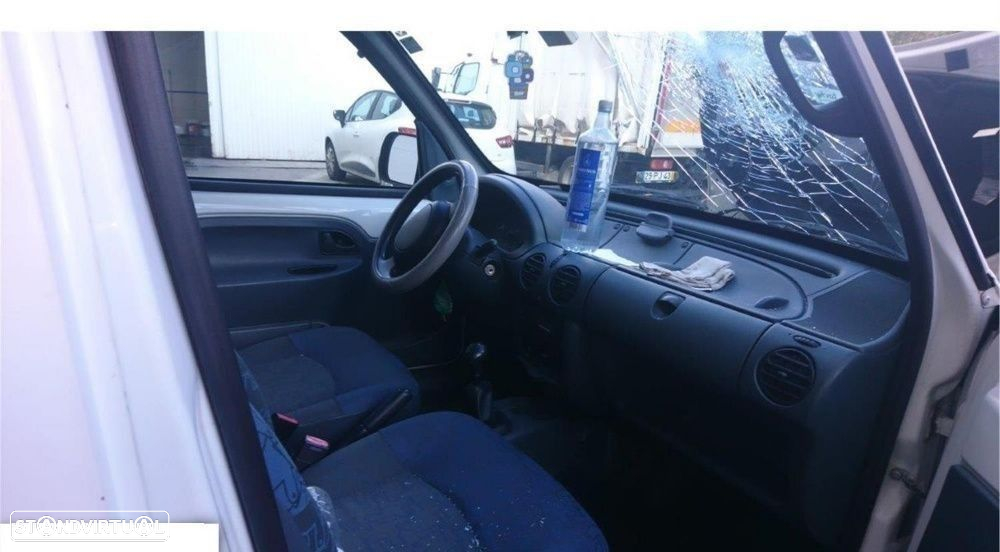 Renault Kangoo 1.9d de 2000 disponível para peças MOTOR VENDIDO - 4