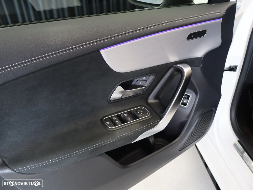 Mercedes-Benz A 250 Limousine e AMG Line - 19