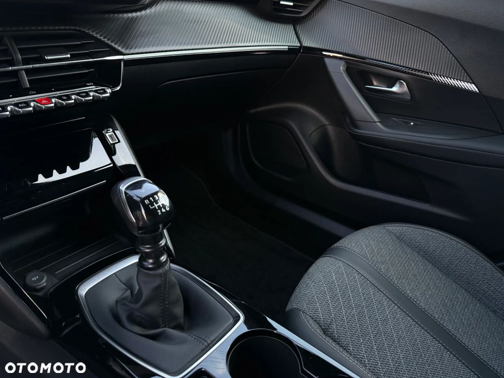 Peugeot 2008 Benzin 100 Allure - 25