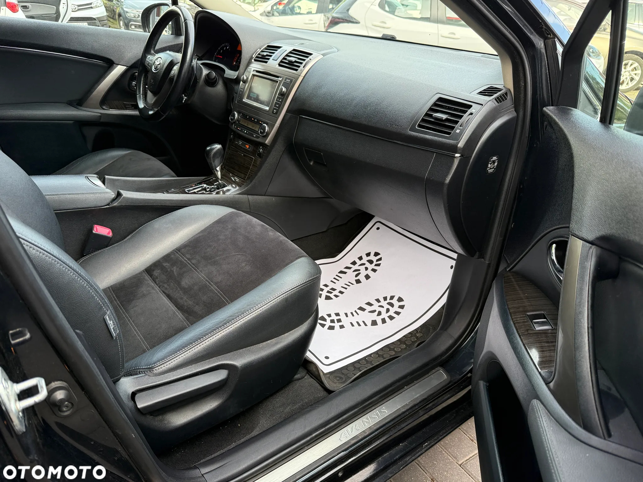 Toyota Avensis 1.8 Premium MS - 13