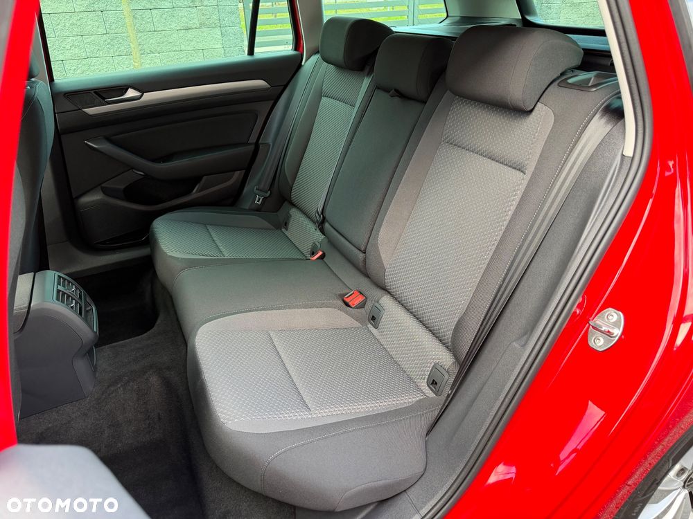 Volkswagen Passat 2.0 TDI SCR DSG Business - 26