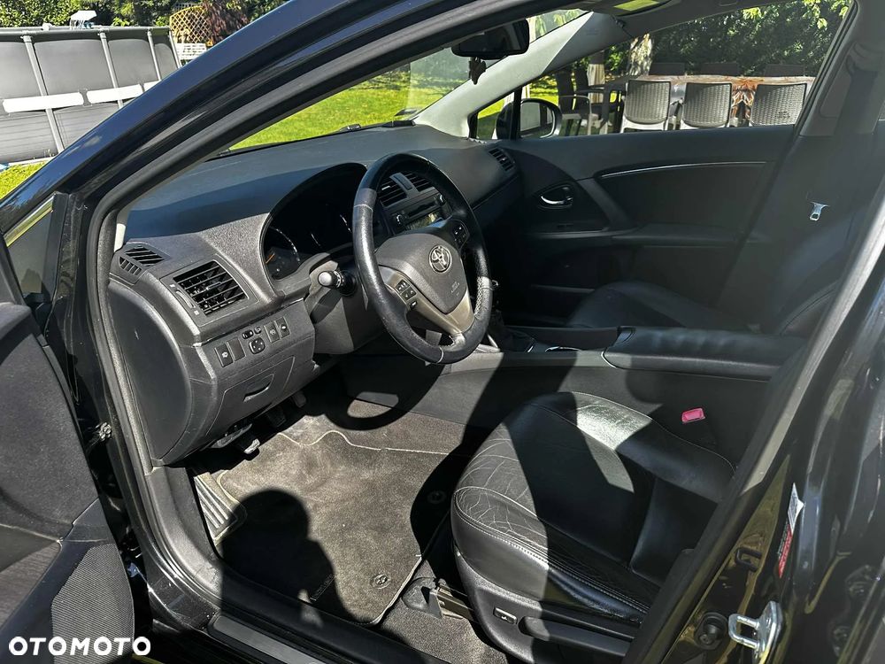 Toyota Avensis 2.0 Premium - 8