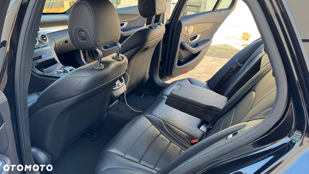 Mercedes-Benz Klasa C 200 4-Matic 9G-TRONIC - 17