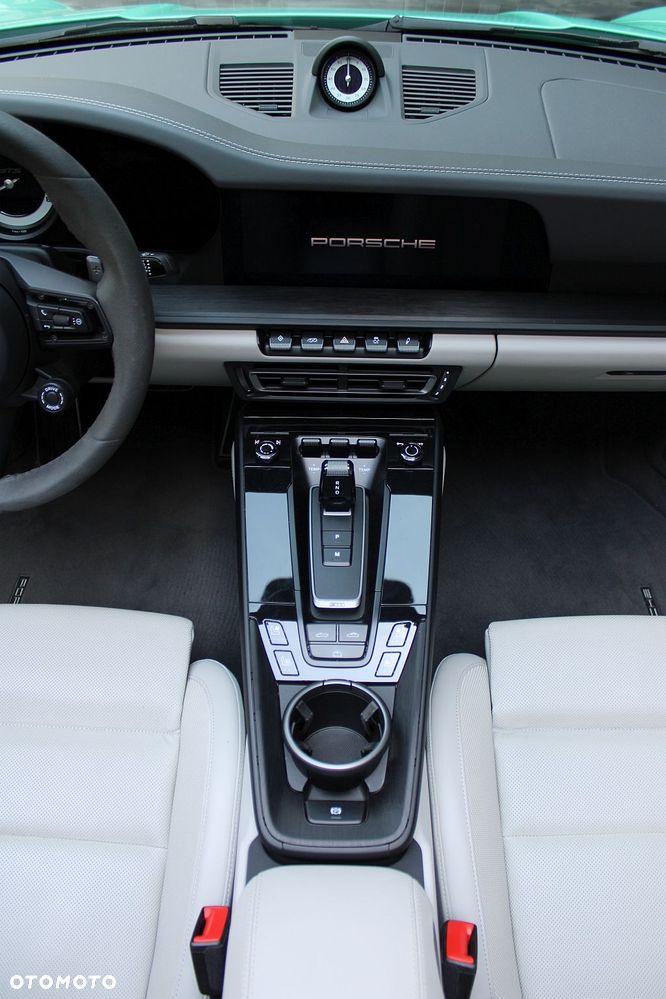 Porsche 911 Carrera 4 GTS - 26