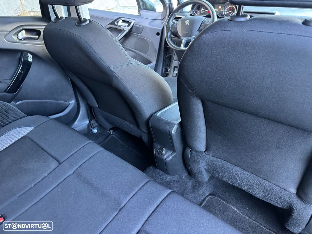 Peugeot 2008 BlueHDi 100 STOP & START Signature - 23
