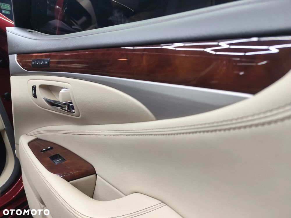 Lexus LS - 27