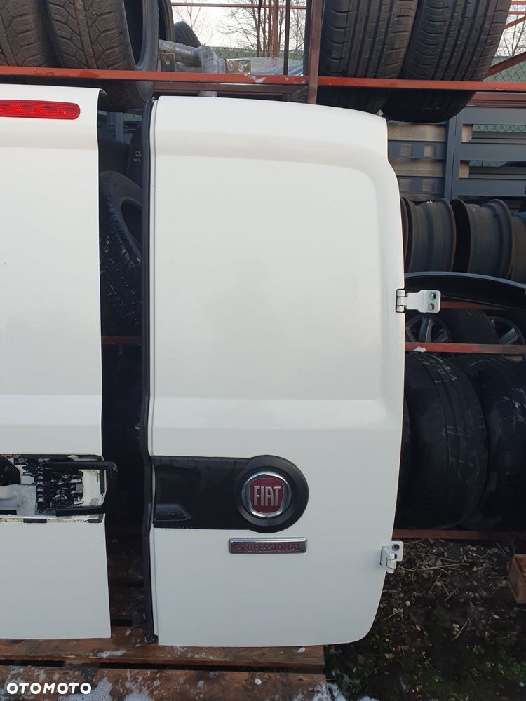 DRZWI PRAWY TYŁ FIAT DOBLO II LIFT KOD 249 15-ROK