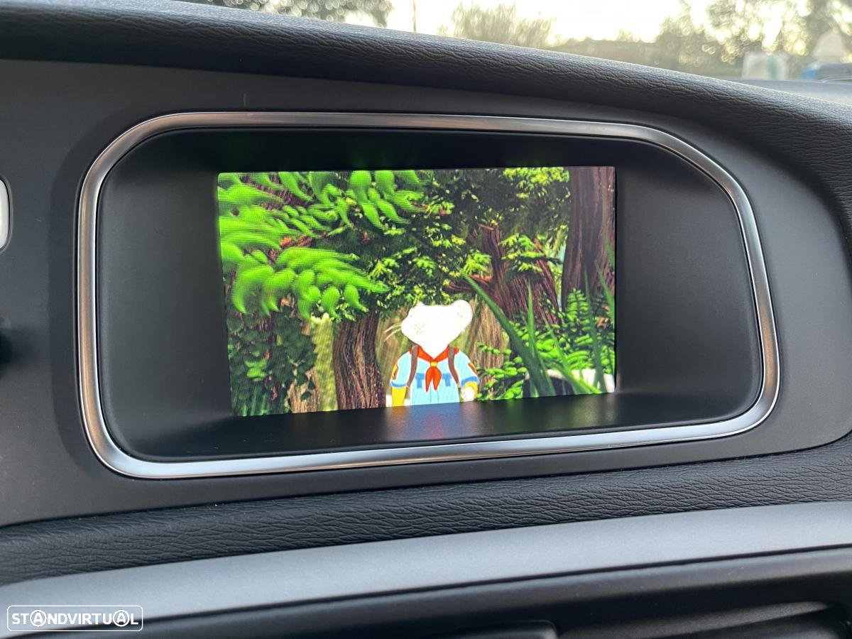 Volvo V40 2.0 D2 Momentum Eco - 29