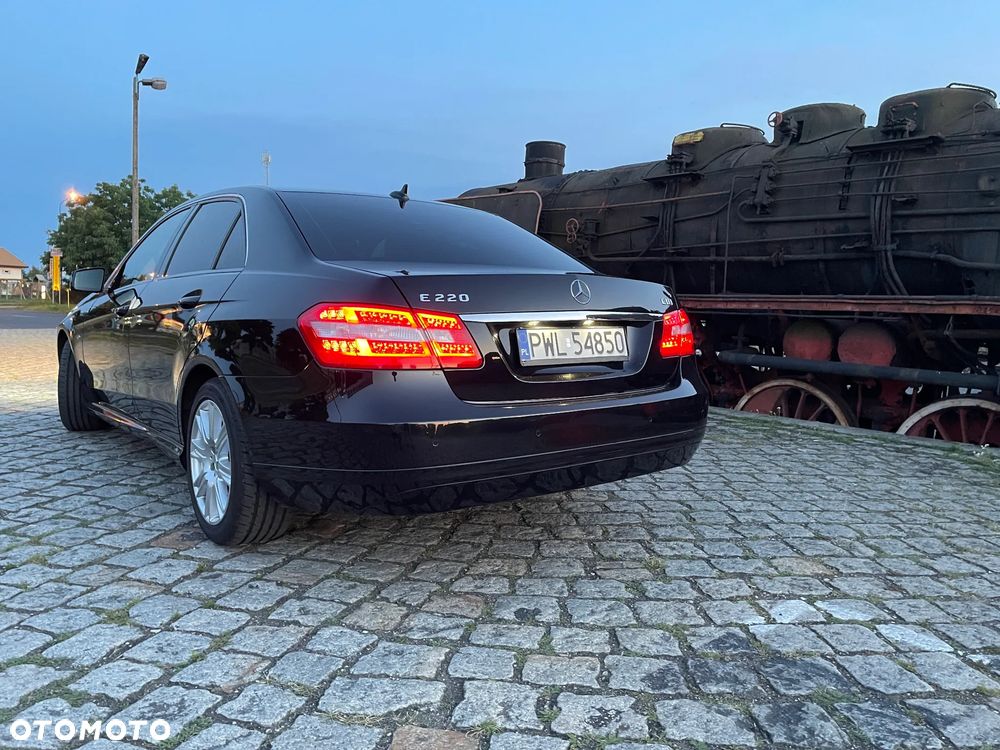 Mercedes-Benz Klasa E 220 CDI DPF BlueEFFICIENCY Automatik Elegance - 27