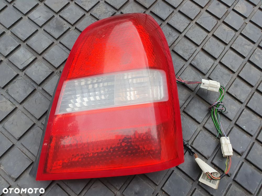 NISSAN PRIMERA III P12 SEDAN LAMPA TYŁ PRAWA TYLNA EUROPA - 1