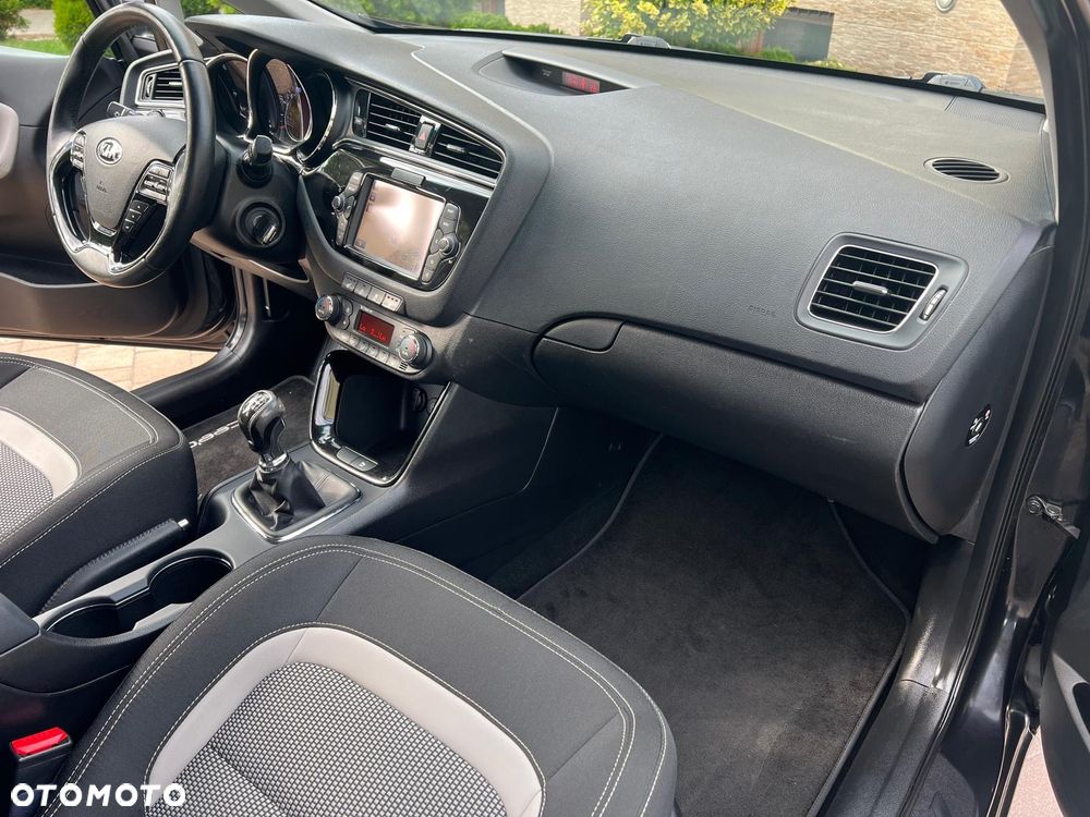 Kia Ceed 1.6 GDI Dream Team Edition - 10