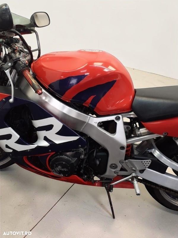 Honda CBR 900RR Fireblade - 11