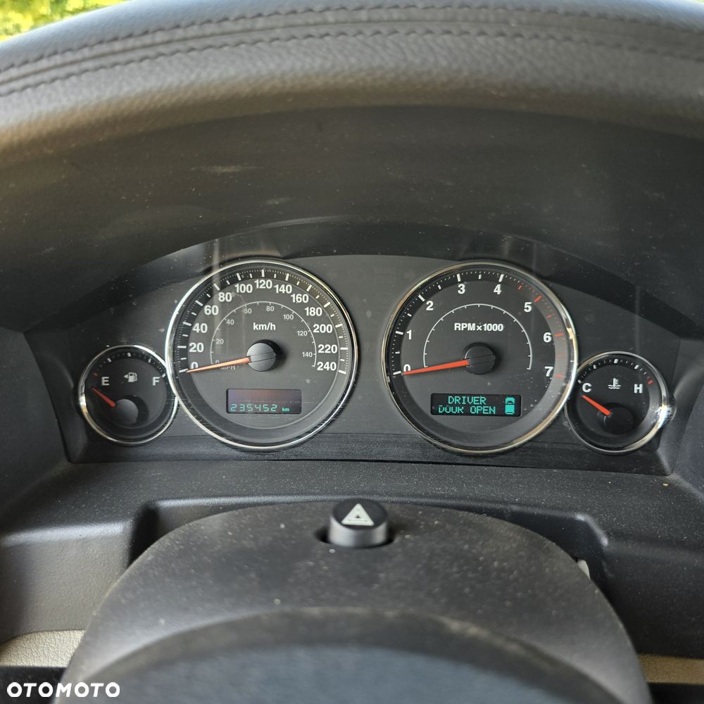 Jeep Commander - 8