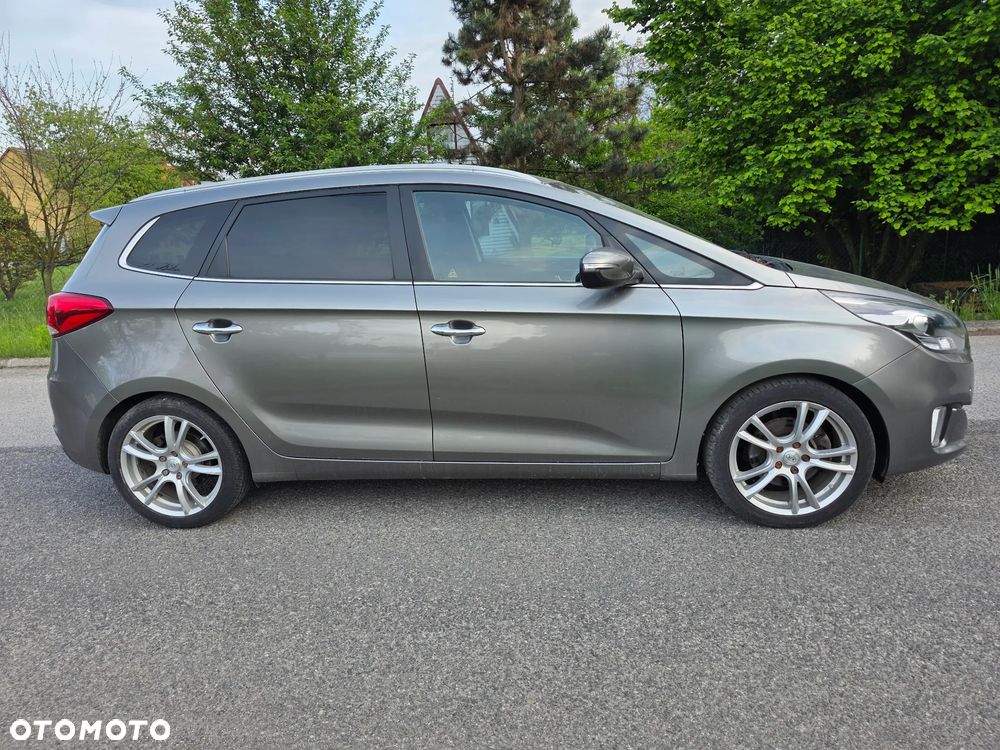 Kia Carens - 7