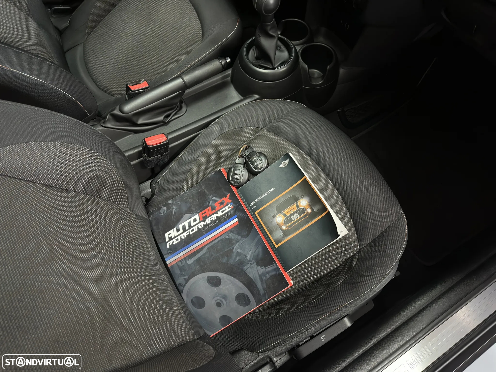 MINI 3 Portas One D - 48
