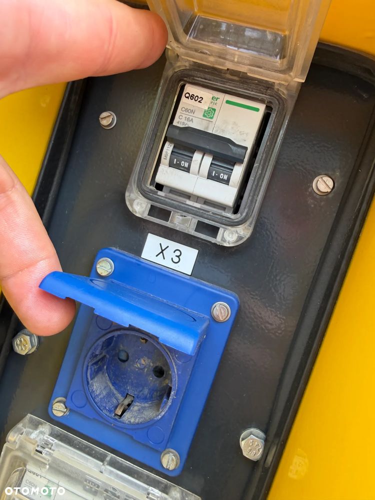 Atlas Copco QES 9 Agregat Prądotwórczy Generator prądu Wyciszony.  2018 rok. Silnik KUBOTA 3 cylindry. Agregat do pracy ciągłej. 2 x 400 VOLT oraz 230. Agregat w Bardzo ładnym stanie jak z Salonu. Sprowadzony z Norwegii. Agregat posiada bardzo dużo zabezpieczeń prądowych. Bezpieczna maszyna! Prądnica MECCALTE ECP3 1L4 najlepsza marka światowa! OKAZJA TANIO Profesjonalny przemysłowy sprzęt! Dokumenty inst. obsługi - 24