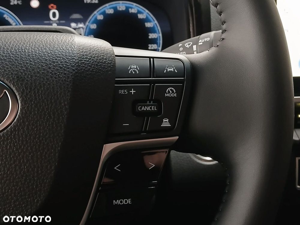 Toyota Camry - 25