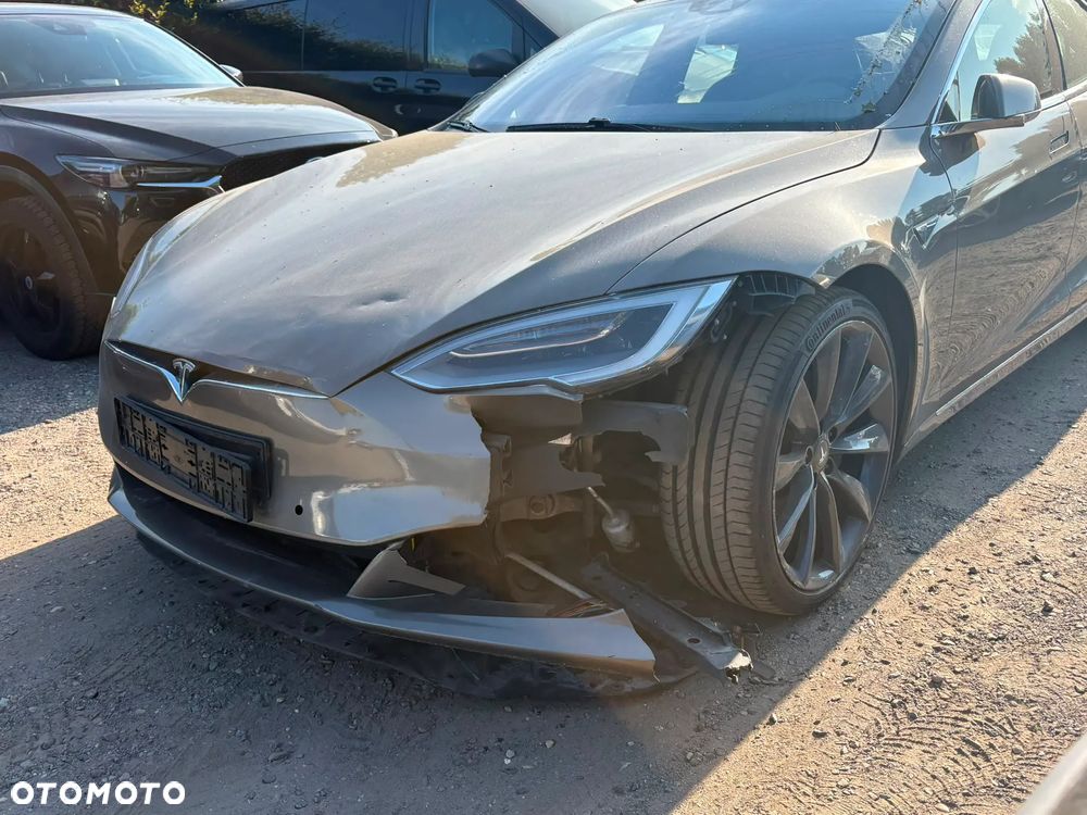 Tesla Model S - 5
