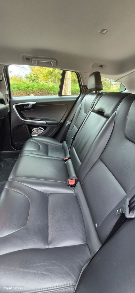 Volvo V60 2.4 D6 Summum AWD Phev - 6