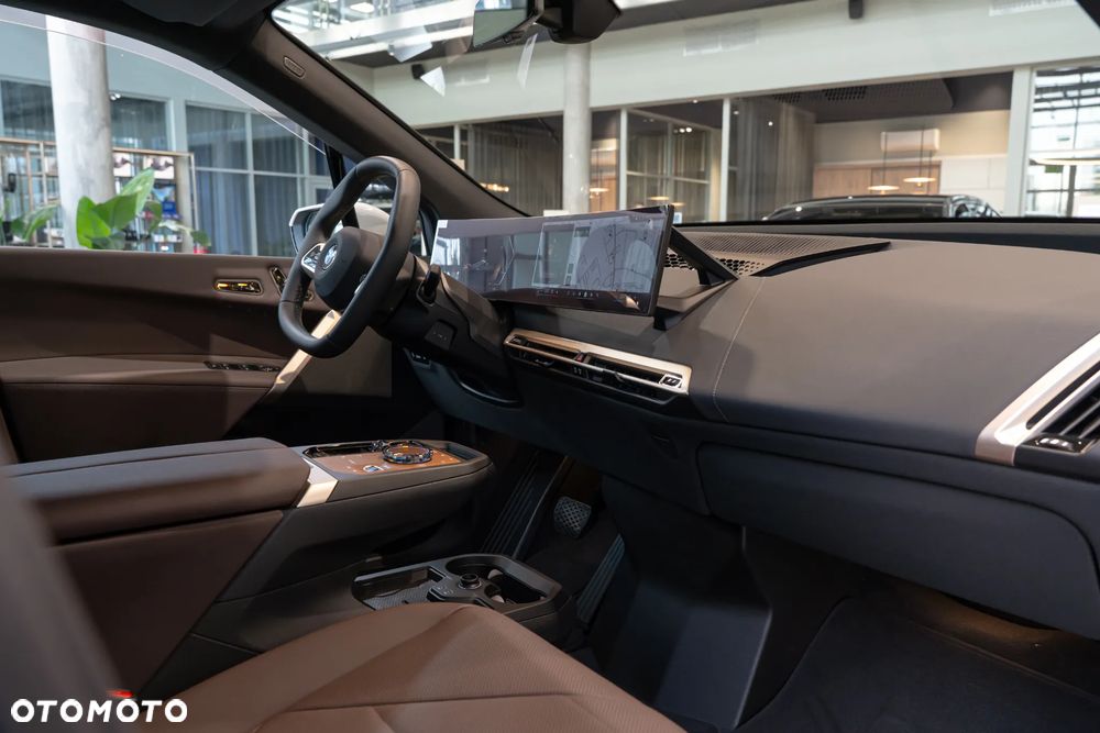 BMW iX - 22