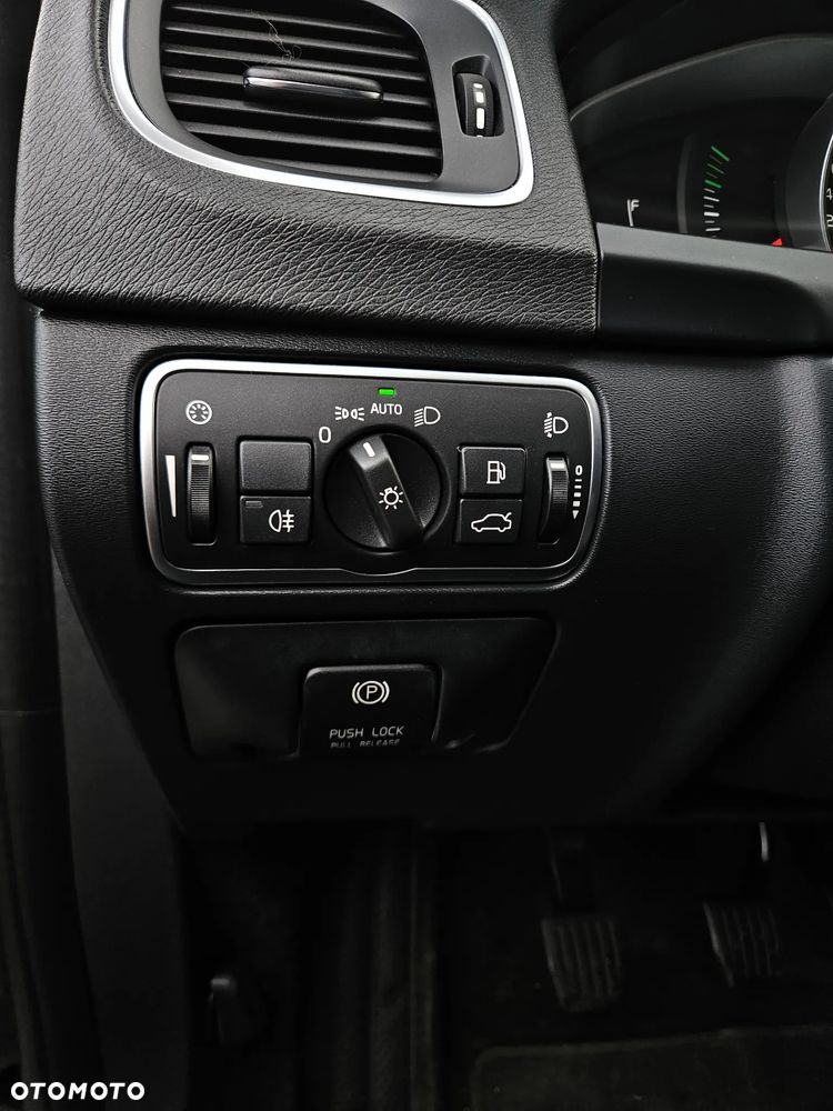 Volvo V60 D4 Drive-E Momentum - 28