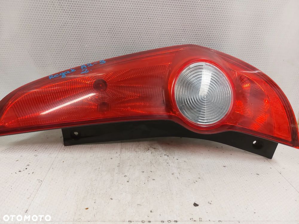 .  LAMPA TYL TYLNA PRAWA SUZKI SPLASH - 3