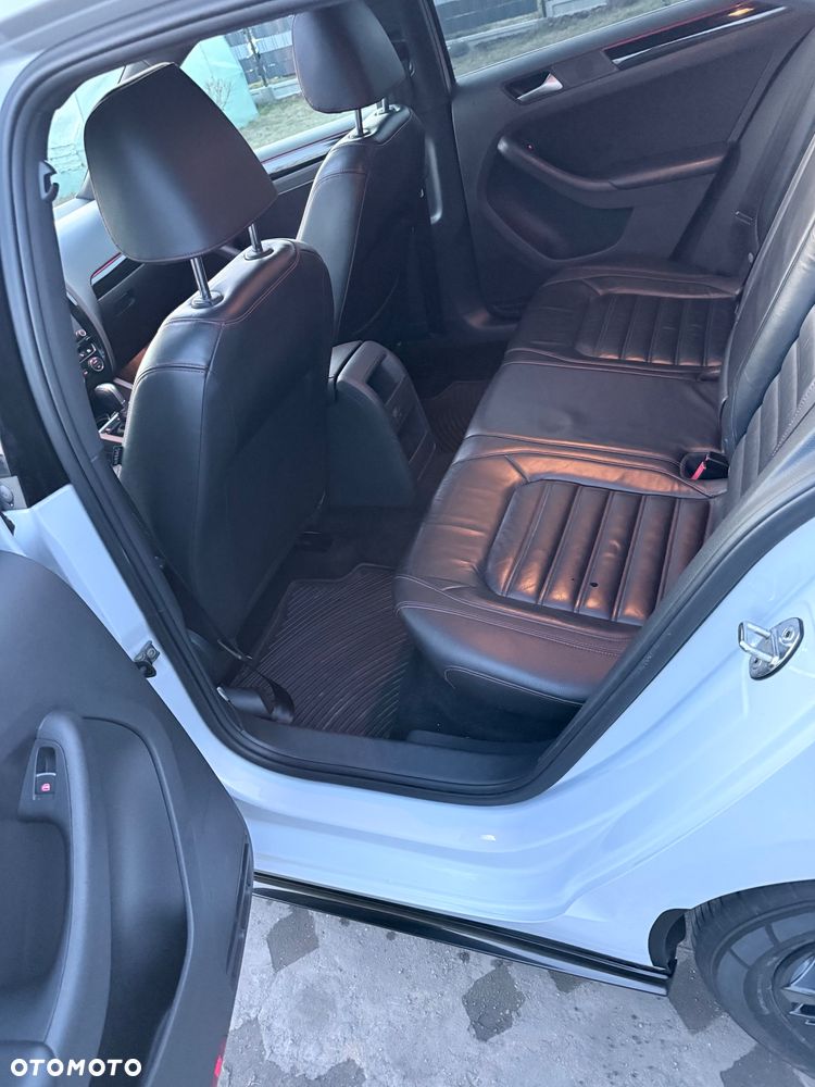 Volkswagen Jetta - 37