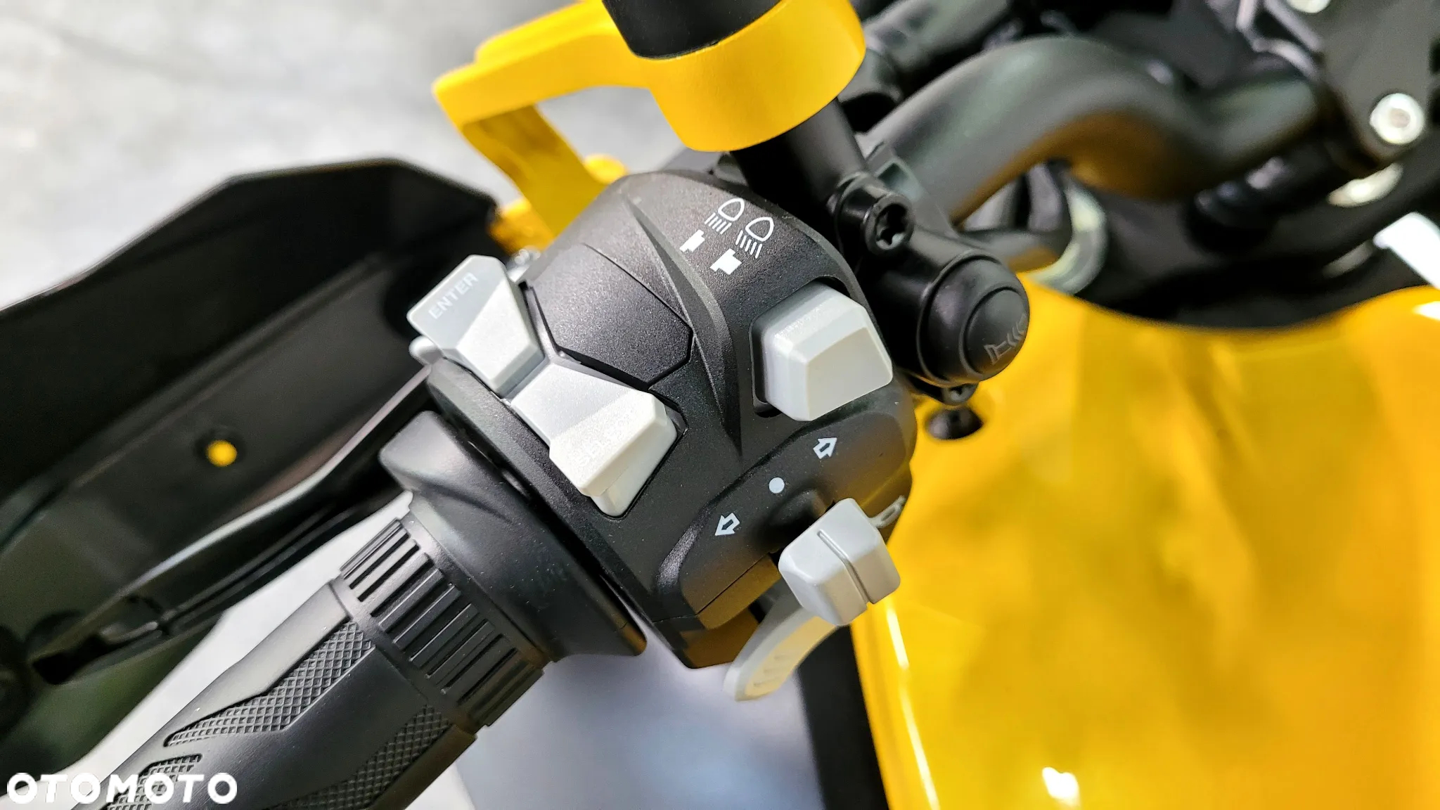 QJMOTOR SVT 650X - 8